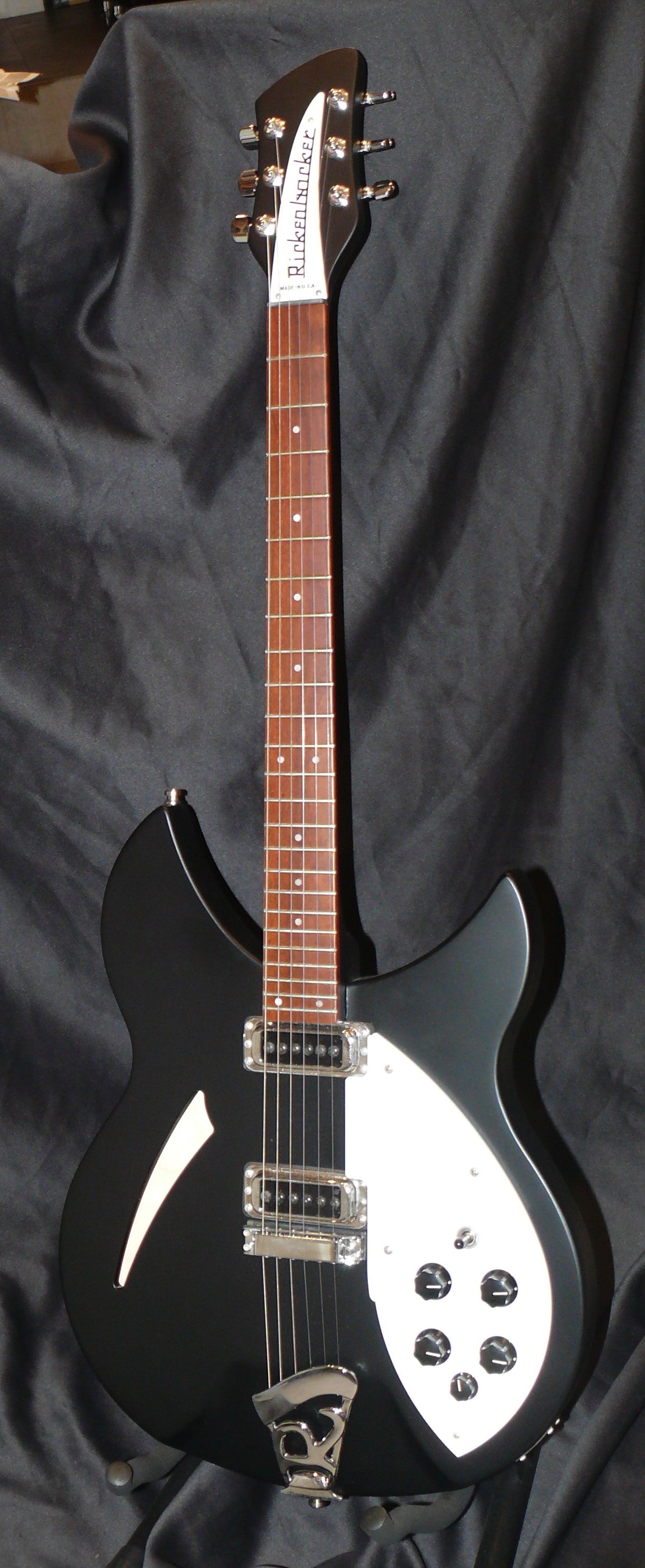 Rickenbacker U.S.A. Model 330 w/- original hardcase-Rare Matte Black