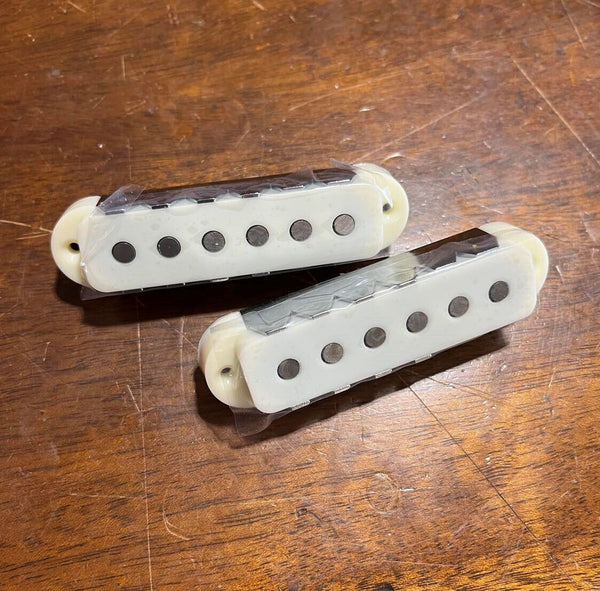 Mojotone '62 Jaguar® clone Alnico 5 pickup set- with aged white covers & claws